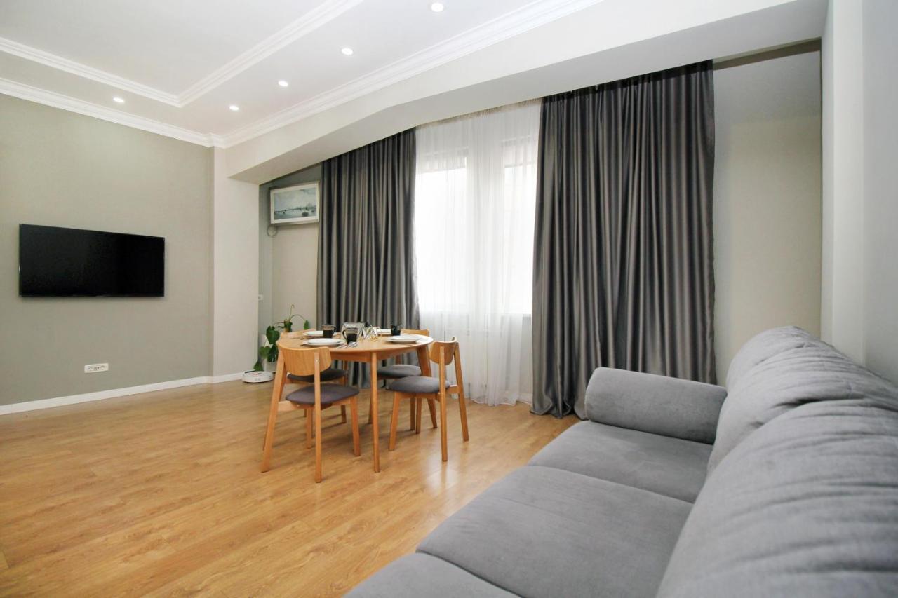 Perfect Spacious Apartment 356 Almaty Exterior foto